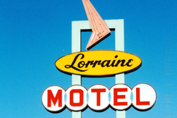 Photo Top of Googie inspired sign of the Lorraine Motel.