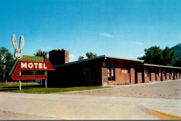 Postcard of the Rabbit Ears Hotel taken in 1954.