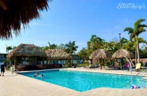 Picture of Golden Host poolside